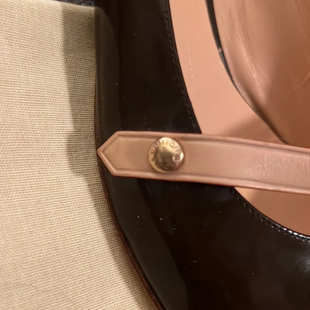 Louis Vuitton Patent Leather Flats with Pink Strap - Picture 3 of 11